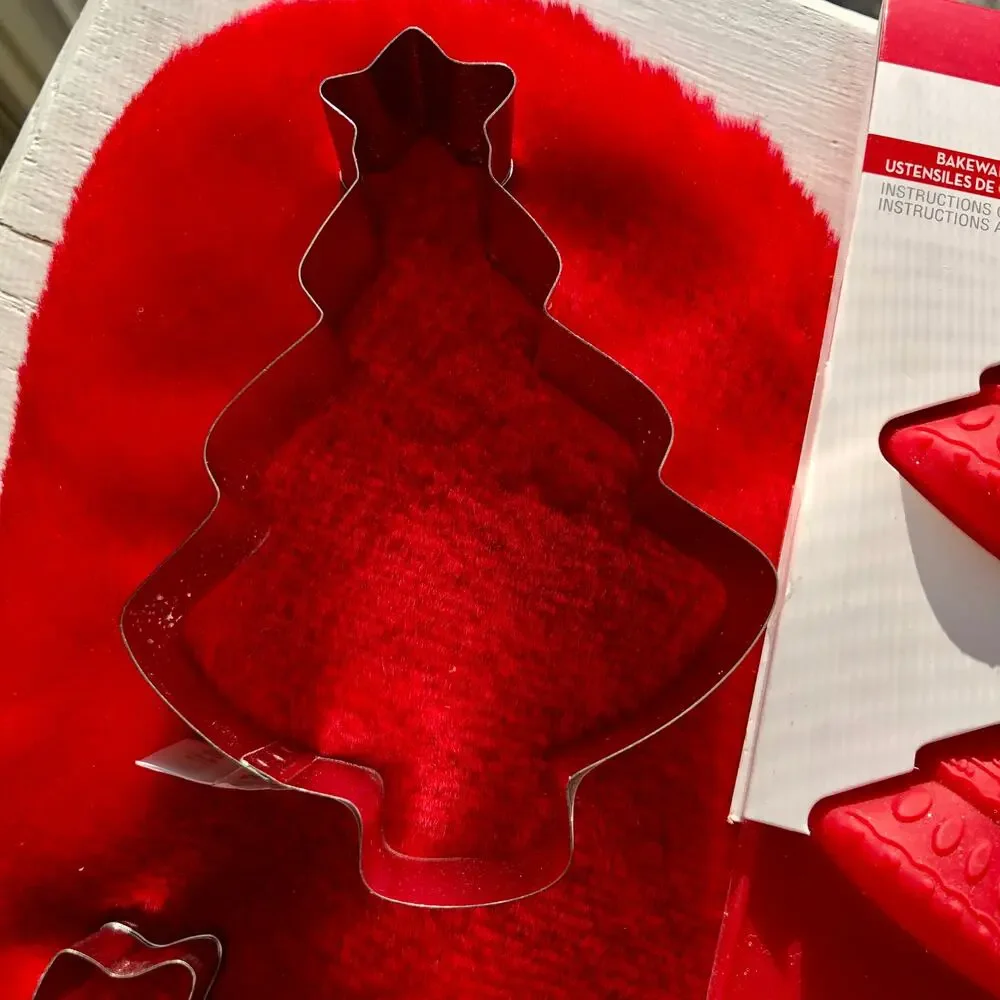 NWT Christmas Tree Candy and 5 Christmas Tree Cookie Cutters